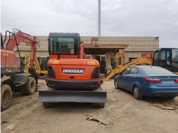 Pásové rýpadlo Doosan DX60: obrázek 3