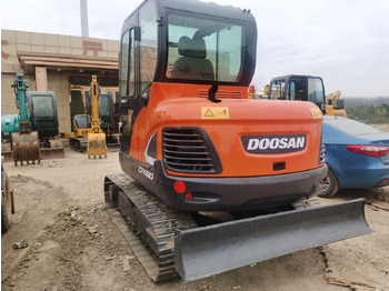 Pásové rýpadlo Doosan DX60: obrázek 5