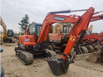 Pásové rýpadlo Doosan DX60: obrázek 2