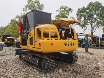 Pásové rýpadlo Komatsu PC70: obrázek 3