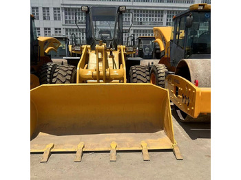 Kolový nakladač KOMATSU WA320