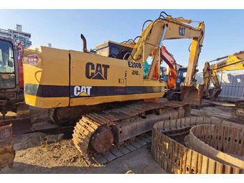 Pásové rýpadlo CATERPILLAR E200B