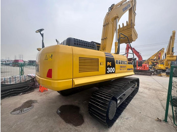Pásové rýpadlo KOMATSU PC300-8: obrázek 3