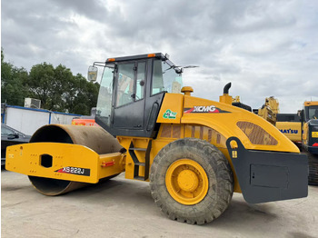 Kompaktor XCMG XS222J