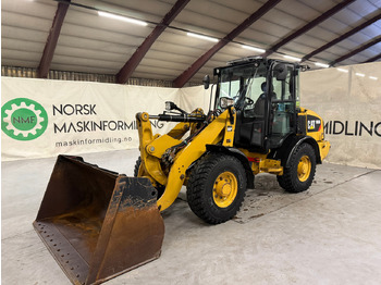 Kolový nakladač CATERPILLAR 906M