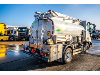 Cisternové vozidlo Iveco EURO CARGO 100-220 +CM 5500L + 3 COMP.: obrázek 4 Cisternové vozidlo Iveco EURO CARGO 100-220 +CM 5500L + 3 COMP.: obrázek 4