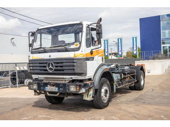 Hákový nosič kontejnerů MERCEDES-BENZ SK 2024
