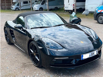 Osobní auto PORSCHE
