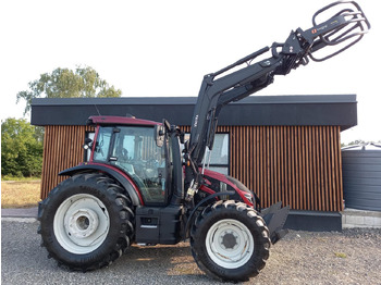Traktor VALTRA