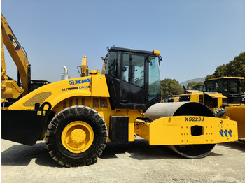 Kompaktor XCMG XS223J