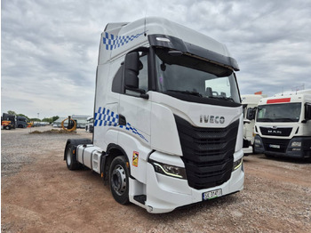 Tahač IVECO