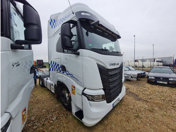 Tahač IVECO