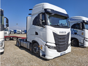 Tahač IVECO