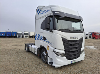 Tahač IVECO