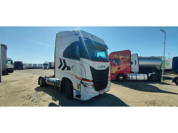 Tahač IVECO