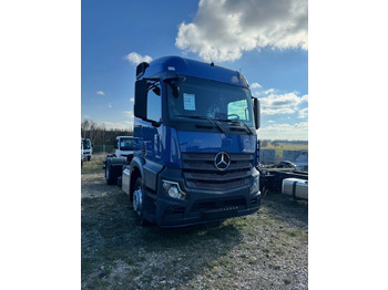 Podvozek s kabinou MERCEDES-BENZ Actros 1824