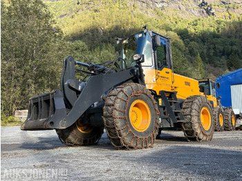 Kolový nakladač KOMATSU WA320