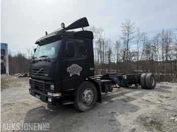 Podvozek s kabinou VOLVO FM7