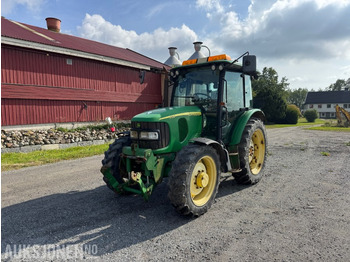 Traktor JOHN DEERE 5720