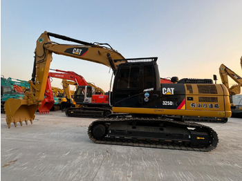 Pásové rýpadlo CATERPILLAR 320D2