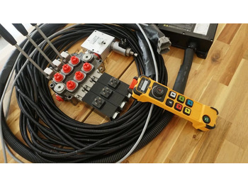 Stavební technika Monoblock hydraulic valve Galtech 3 sections 60 l/min 15 gpm 12 V + Remote radio Palfinger, Hiab, Fassi: obrázek 2