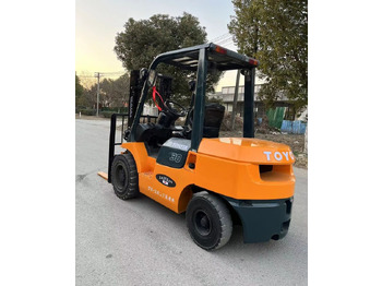 Dieselový vysokozdvižný vozík Toyota 7FD30 8FD30 7FD35 3ton 5ton forklift for sale: obrázek 3