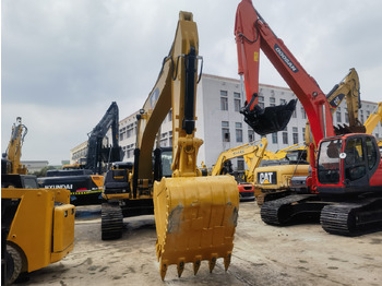 Pásové rýpadlo CAT 330D2L Excavator: obrázek 4