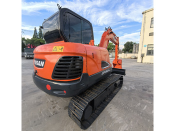 Pásové rýpadlo DOOSAN DX60