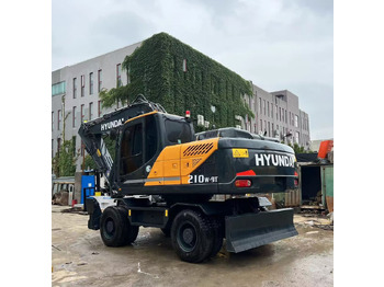 Kolesové rýpadlo HYUNDAI