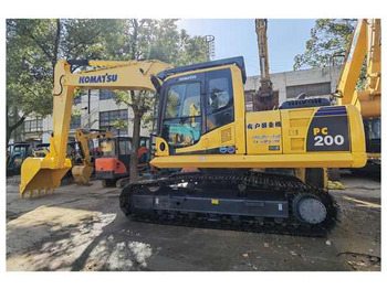 Pásové rýpadlo KOMATSU PC220-8