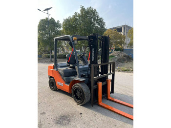 Dieselový vysokozdvižný vozík Used Toyota 8FD30 forklift: obrázek 4