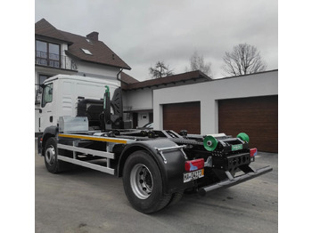 Hákový nosič kontejnerů MAN TGM 18.290