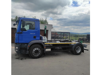 Hákový nosič kontejnerů MAN TGM 18.340