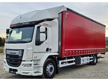Plachtový nákladní auto DAF LF