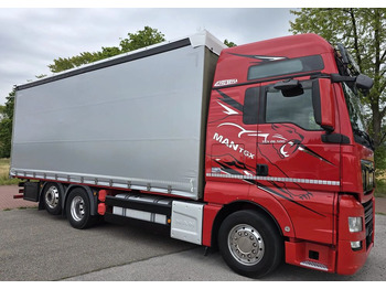 Plachtový nákladní auto MAN TGX 26.500