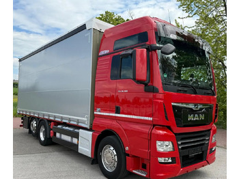 Plachtový nákladní auto MAN TGX 26.500