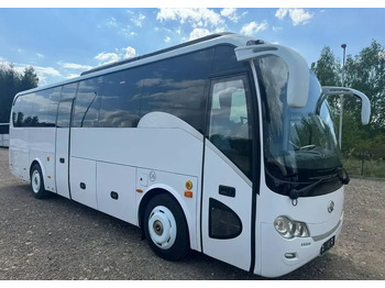 Turistický autobus