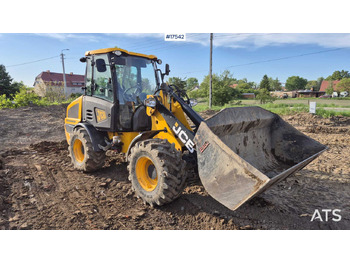 Kolový nakladač JCB 407