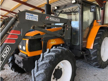 Traktor RENAULT