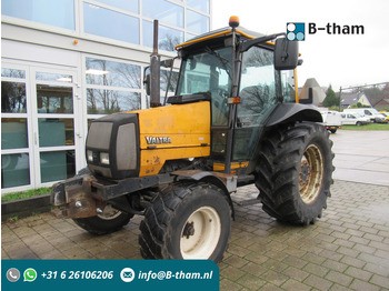 Traktor VALTRA