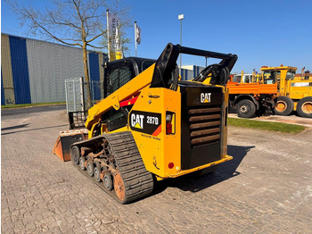 Smykový nakladač CATERPILLAR
