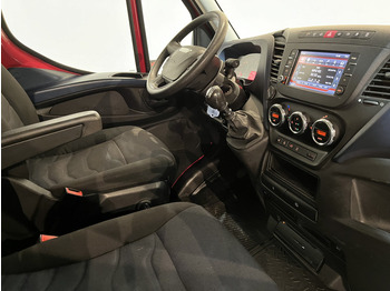 Interior photo 1: Dodávka valník Iveco Daily 35C16 Open Laadbak / HMF Kraan / Euro 6 / Compressor / Trekhaak 3500 KG / Airco / Cruise Control / 3-Zits / 69.100 KM !! / BPM VRIJ !!