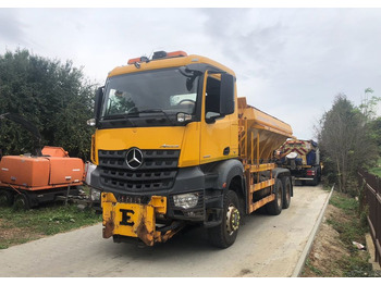 Vozidlo pro zimní údržbu Mercedes-Benz Arocs 3333 6x6 piaskarka solarka econ pług schmidt: obrázek 3