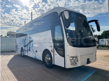 Turistický autobus