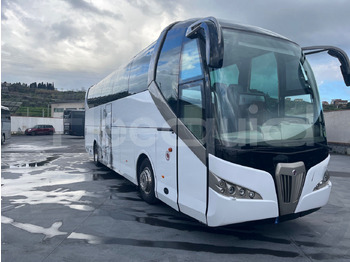 Turistický autobus