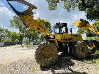 Kolový nakladač KOMATSU WA320-8
