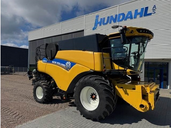 Sklízecí mlátička NEW HOLLAND CR series
