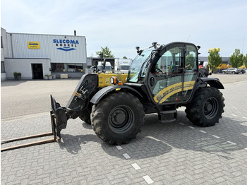 Teleskopický manipulátor NEW HOLLAND