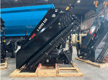 Auto s hydraulickou rukou