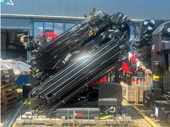 Auto s hydraulickou rukou